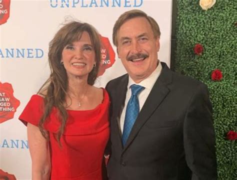 mike lindell wife kendra